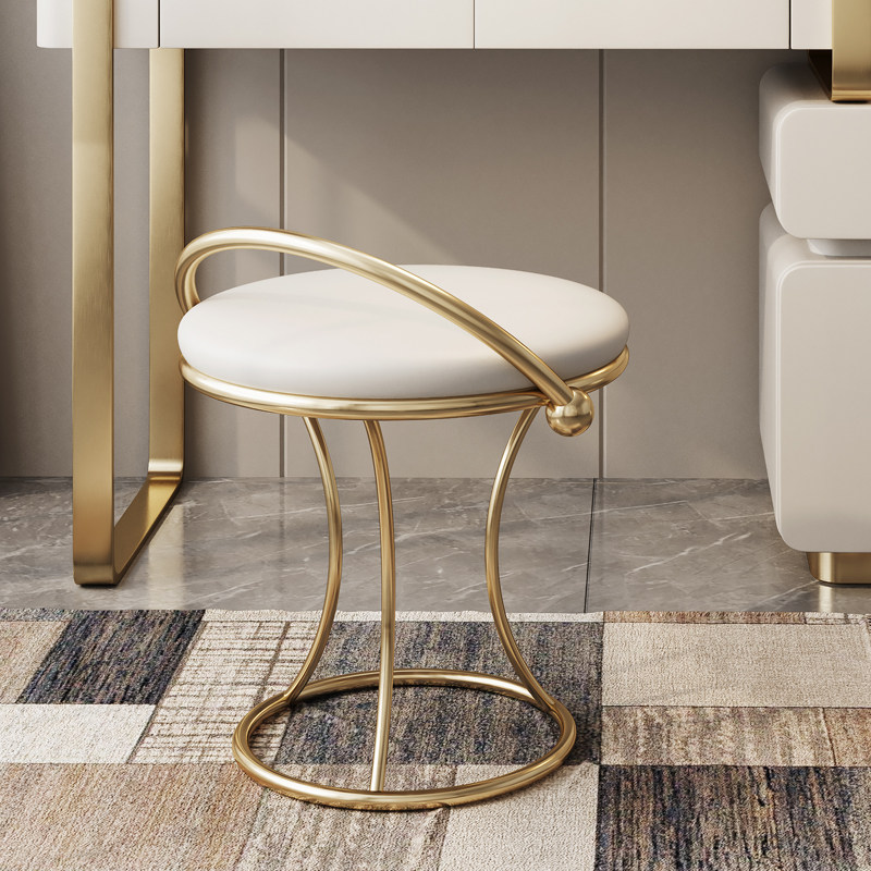 高級感のある、洗練されたデザインのレザースツール。モダンでシ - Bedroom Furniture のレビューと価格