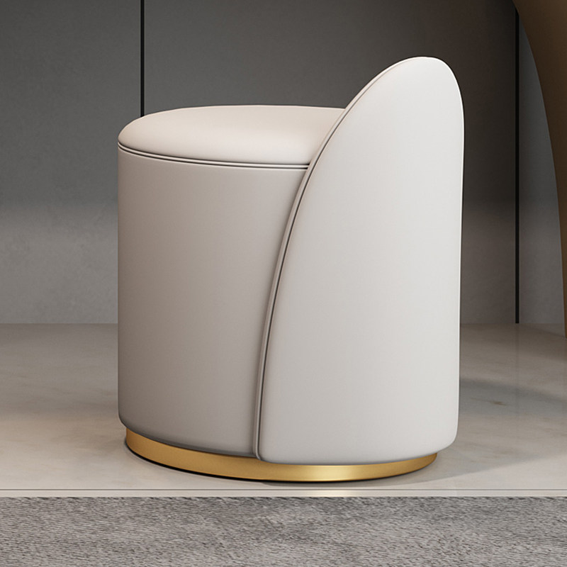 高級感のある、洗練されたデザインのレザースツール。モダンでシ - Bedroom Furniture のレビューと価格